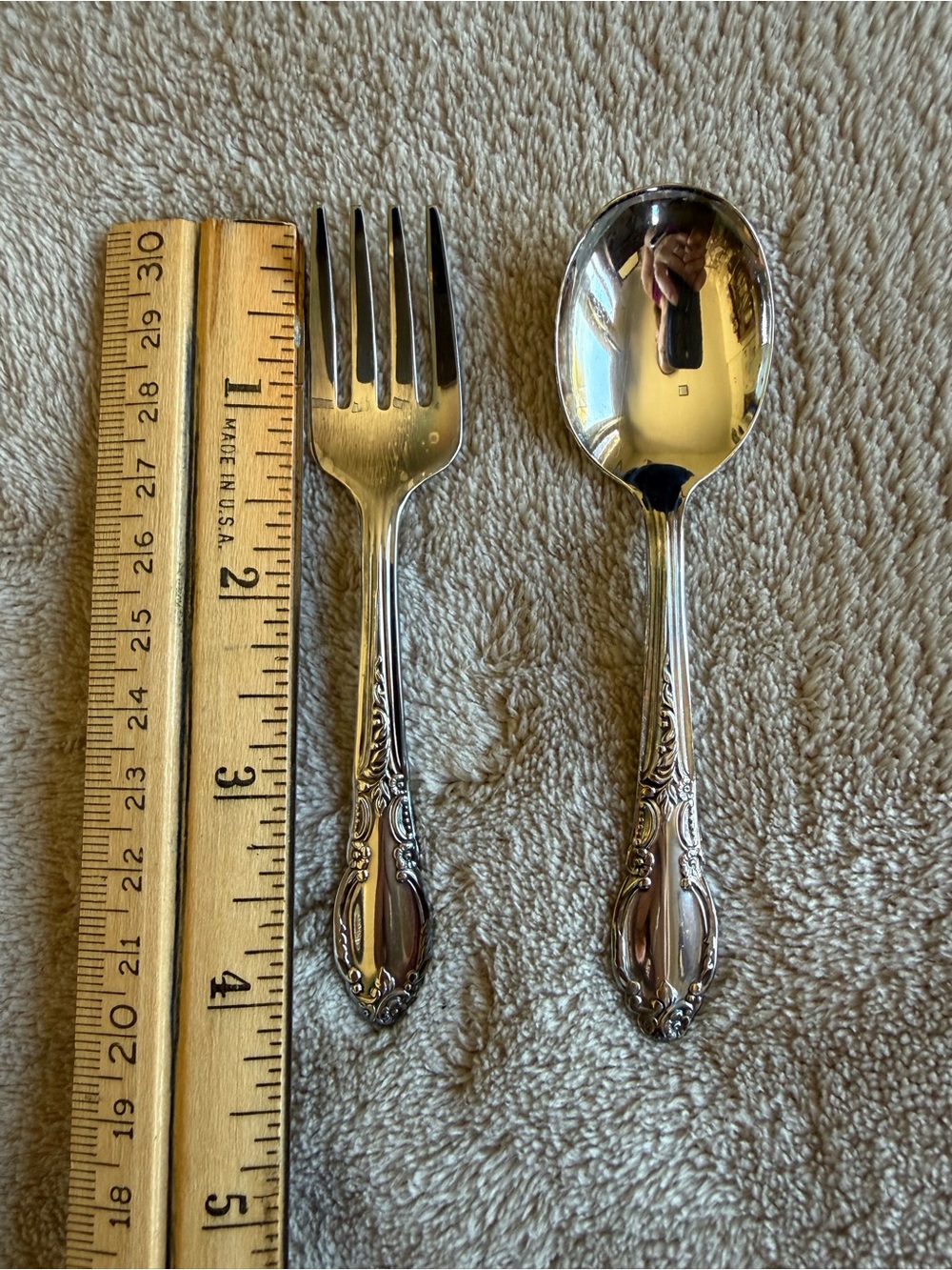 Vintage Oneida Silver Plate 3-Piece Baby Set (Cup, Fork, and Spoon) - Picture 3 of 12
